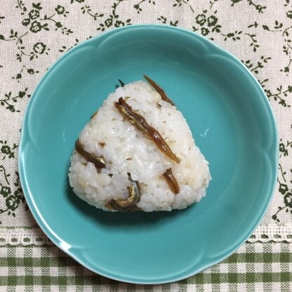 兵庫の春にいかなごのくぎ煮は欠かせませんね！ふだんはご飯にのせて食べるのですが、おにぎりにして食べても美味しかったです♪ごちそうさまでした(*´꒳`*)♡